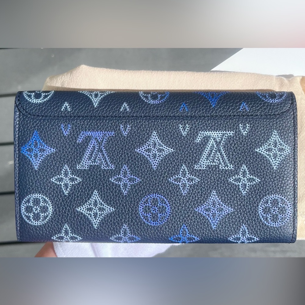 Louis Vuitton RARE! Gradient Mahina Iris Monogram Women's Wallet UNUSED - Picture 2 of 8